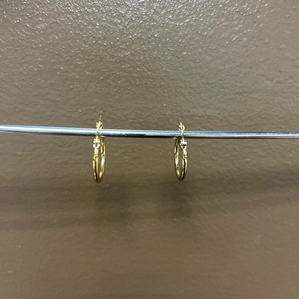 Vera small golden hoops